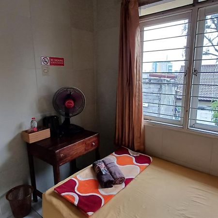 Kost Carmelia Syariah Baranangsiang Bogor Hotel Buitenkant foto